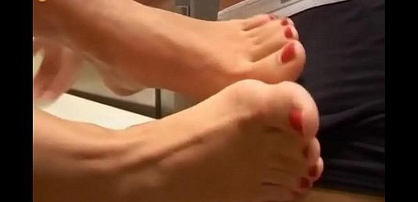  Melanie Jerking off with feet